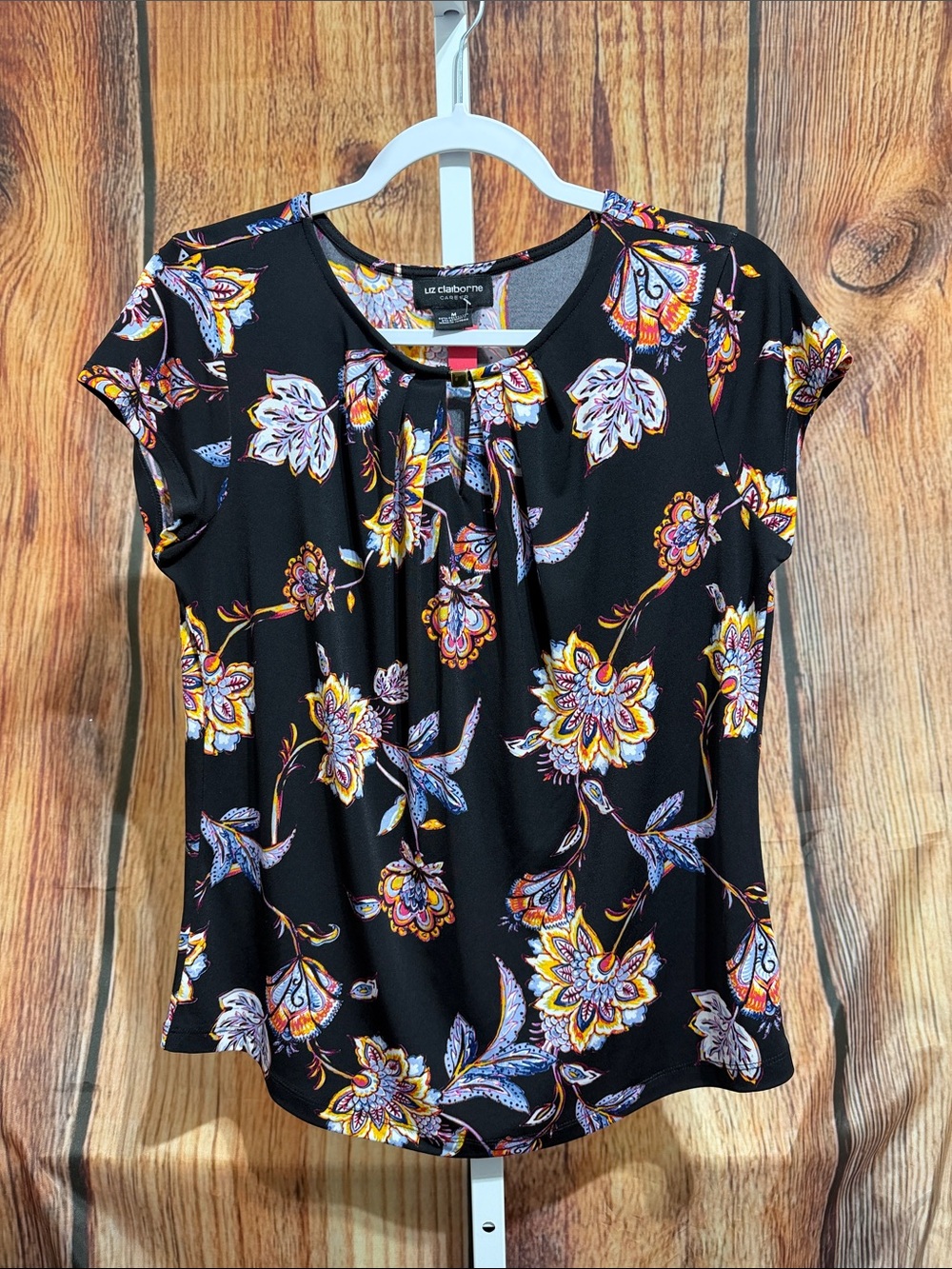🚨(4/$10) Liz Claiborne Career Keyhole Neckline Blouse Size M